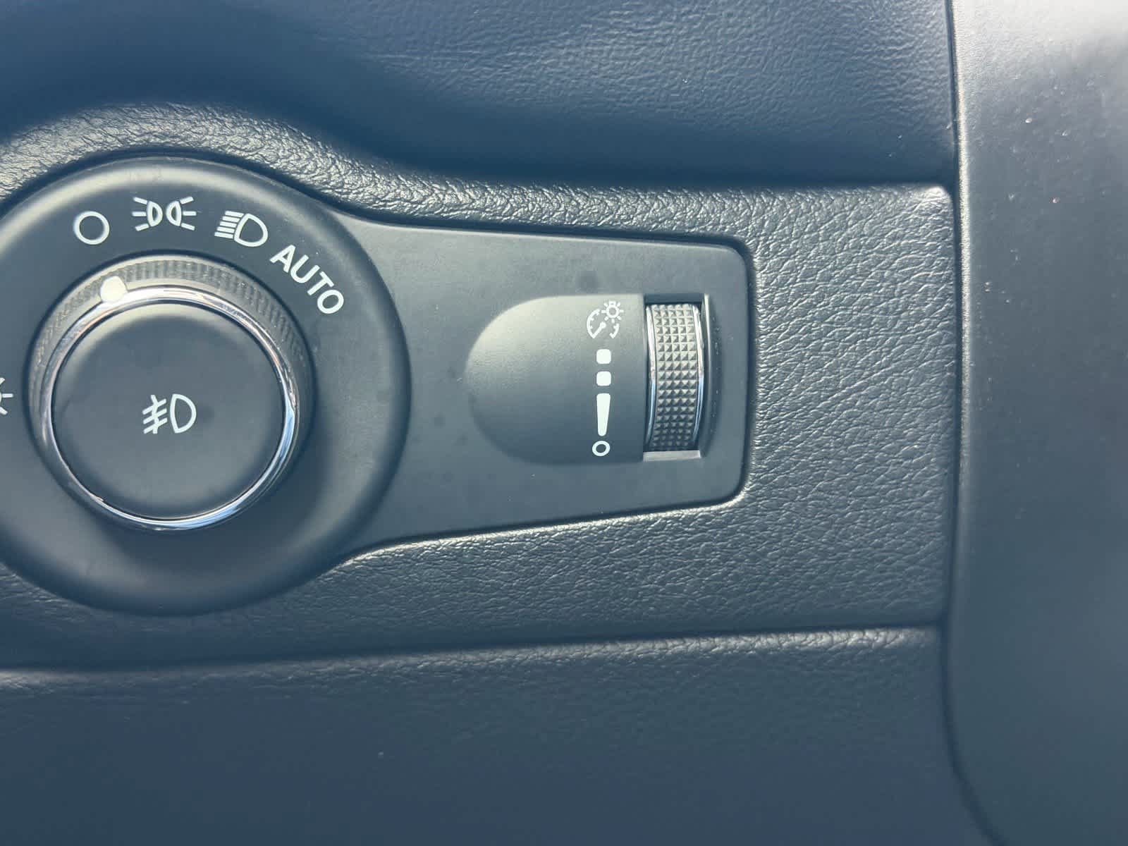 Used 2022 Dodge Durango SXT RWD image 25