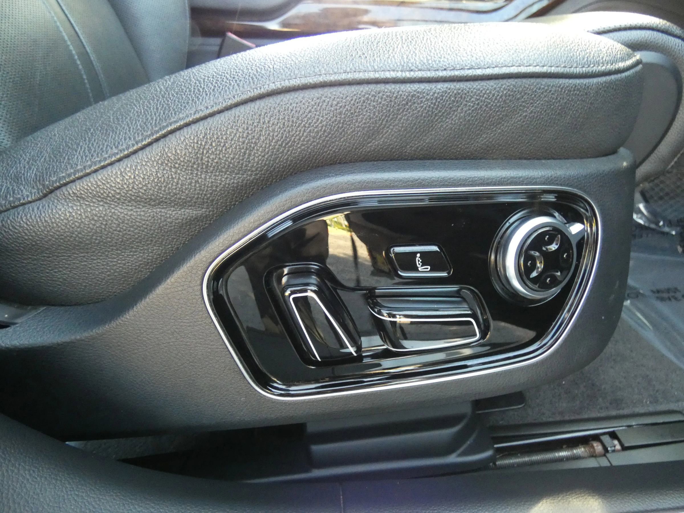 Used 2015 Audi A8 L 4.0T image 34