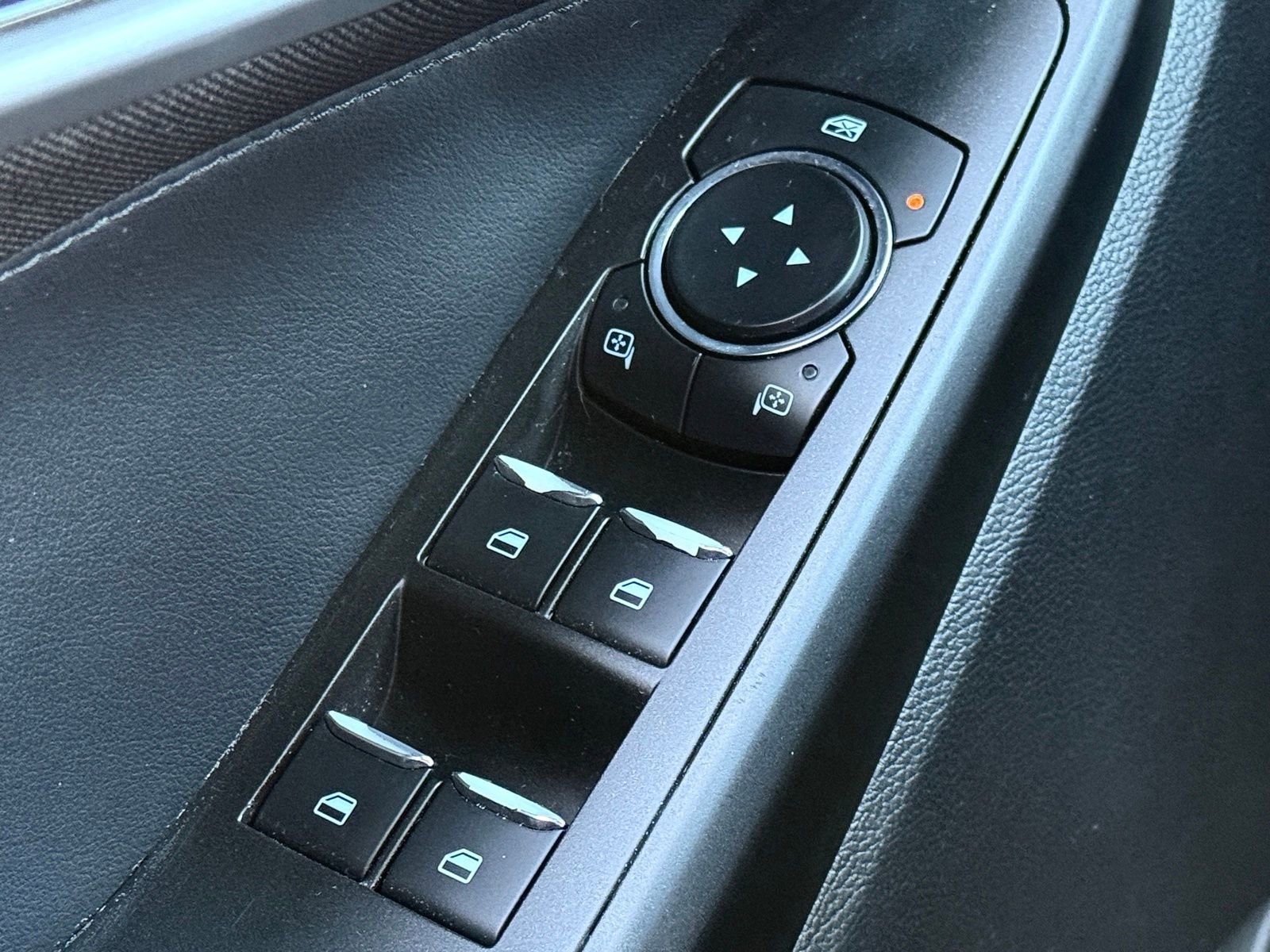 Used 2020 Ford Explorer XLT AWD/4WD image 29