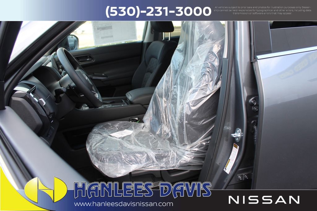 New 2025 Nissan Pathfinder S image 12