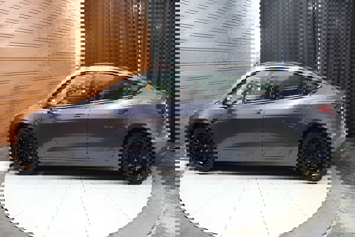 Used 2023 Tesla Model 3 Standard Range image 8