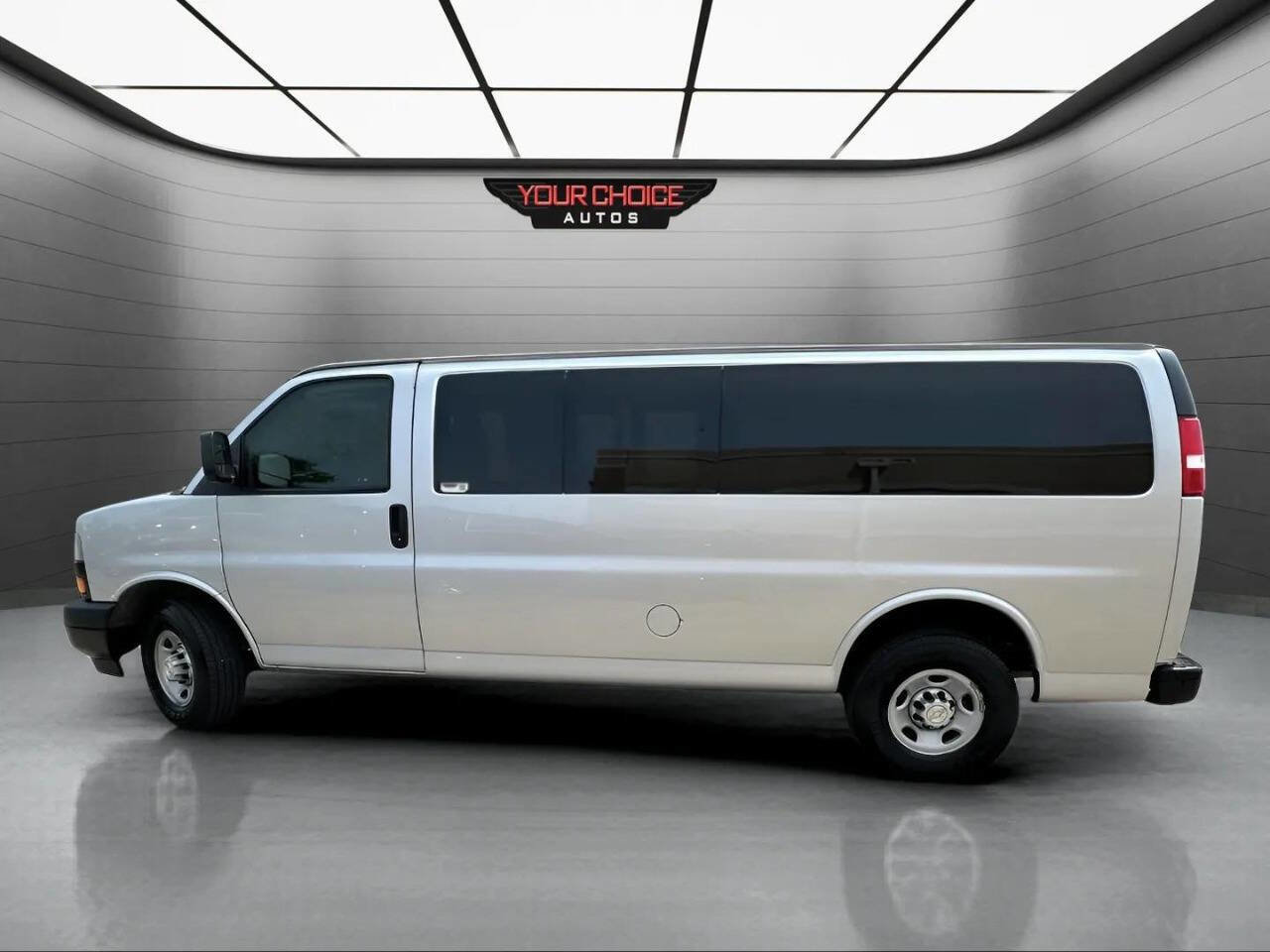 Used 2020 Chevrolet Express 3500 LS image 7