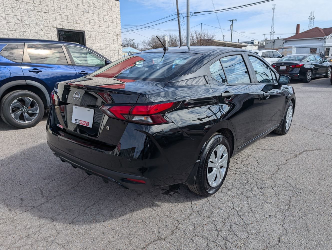 Used 2025 Nissan Versa S w/ Trunk Package image 6
