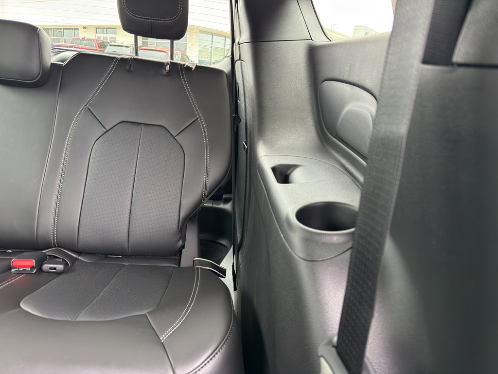 New 2026 Chrysler Pacifica Select FWD image 33