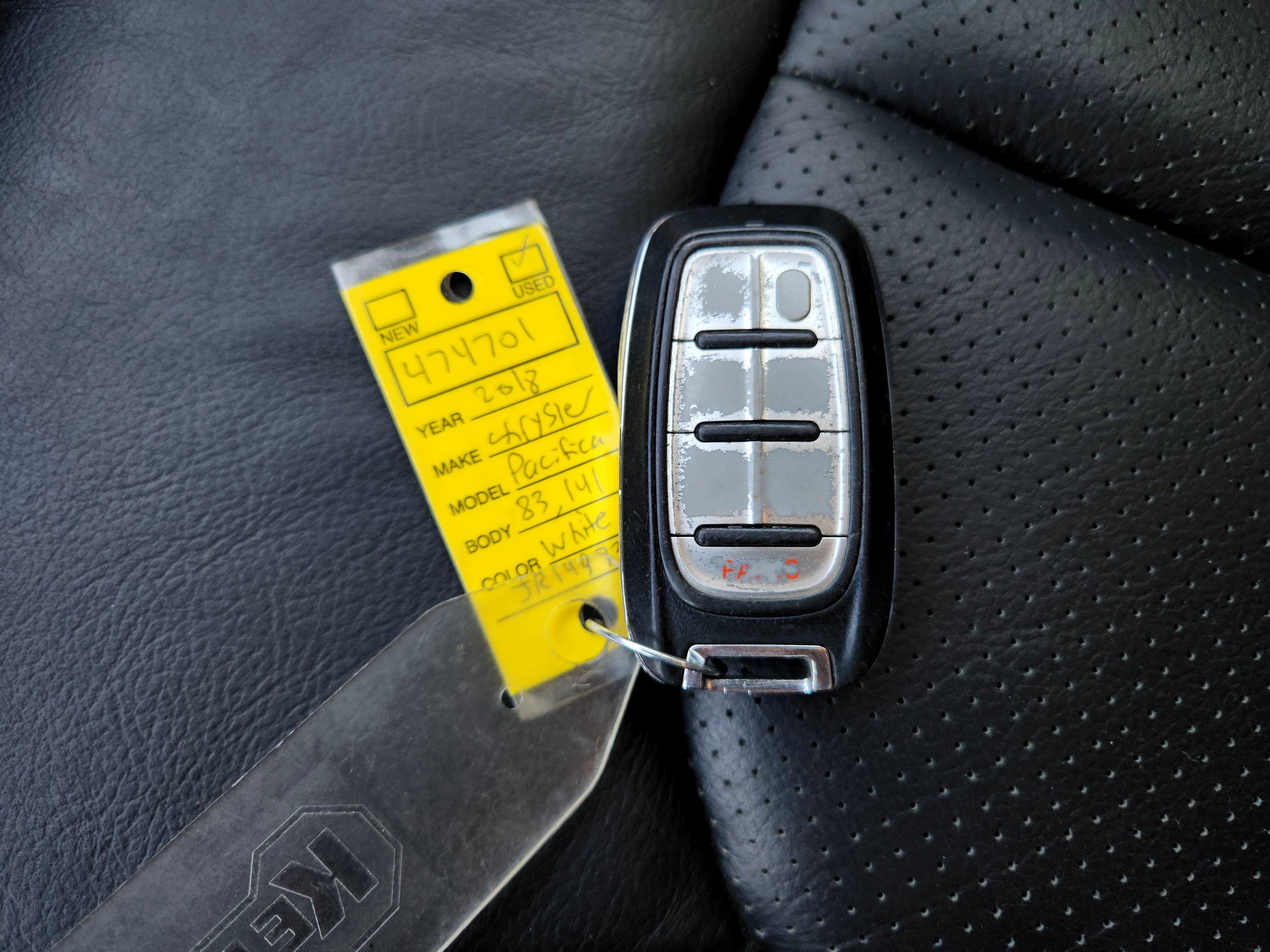 Used 2018 Chrysler Pacifica Touring-L image 27