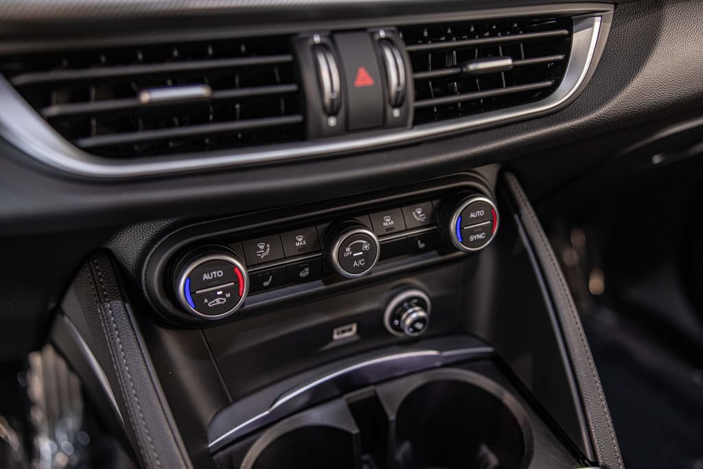 Used 2020 Alfa Romeo Stelvio Ti Sport AWD/4WD image 29
