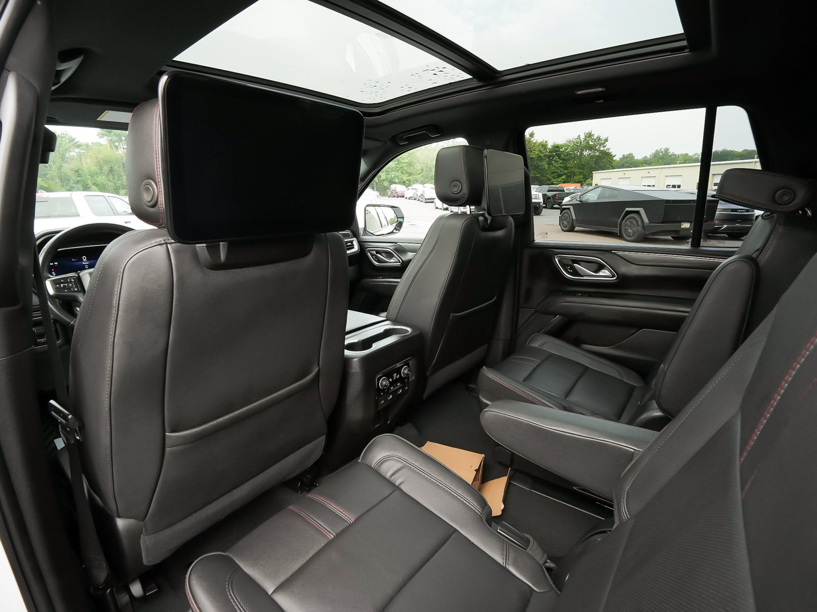 Used 2023 Chevrolet Tahoe RST w/ Luxury Package AWD/4WD image 39