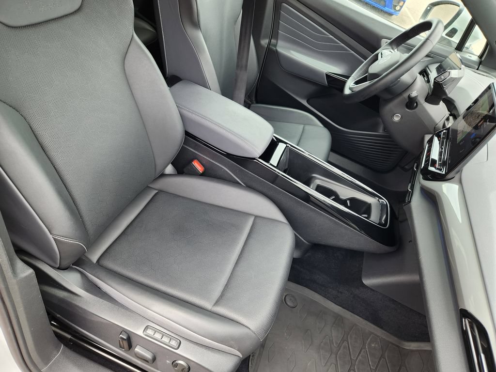 Certified 2023 Volkswagen ID.4 Pro S Plus AWD/4WD image 11