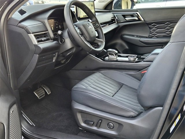 Used 2025 Mitsubishi Outlander SEL image 15