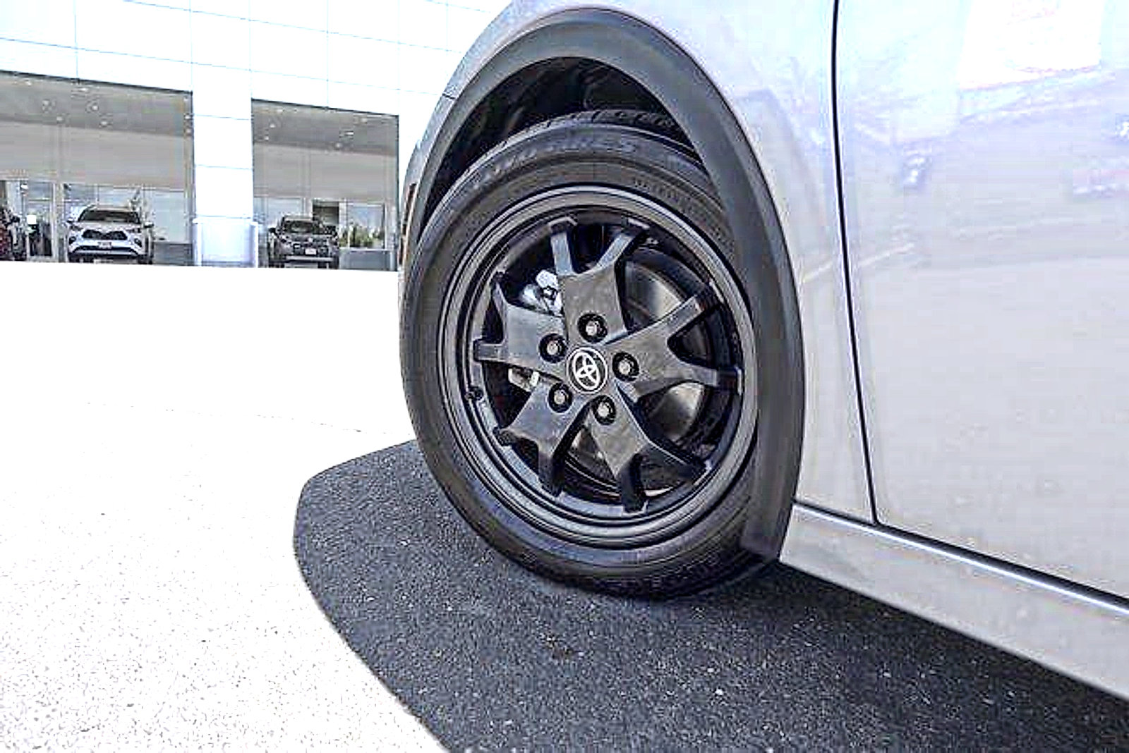 Used 2024 Toyota Prius LE FWD image 9