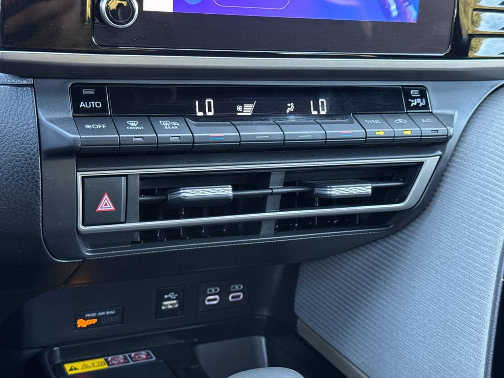 Used 2025 Toyota Camry SE w/ Convenience Package FWD image 26