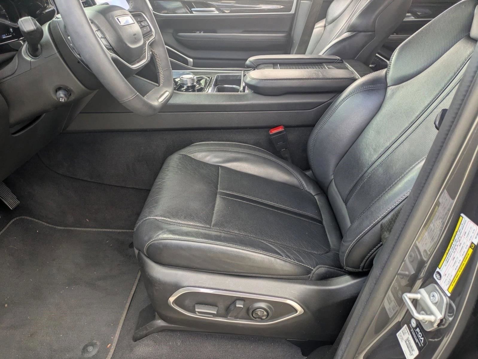 Used 2022 Jeep Wagoneer Series II RWD image 13