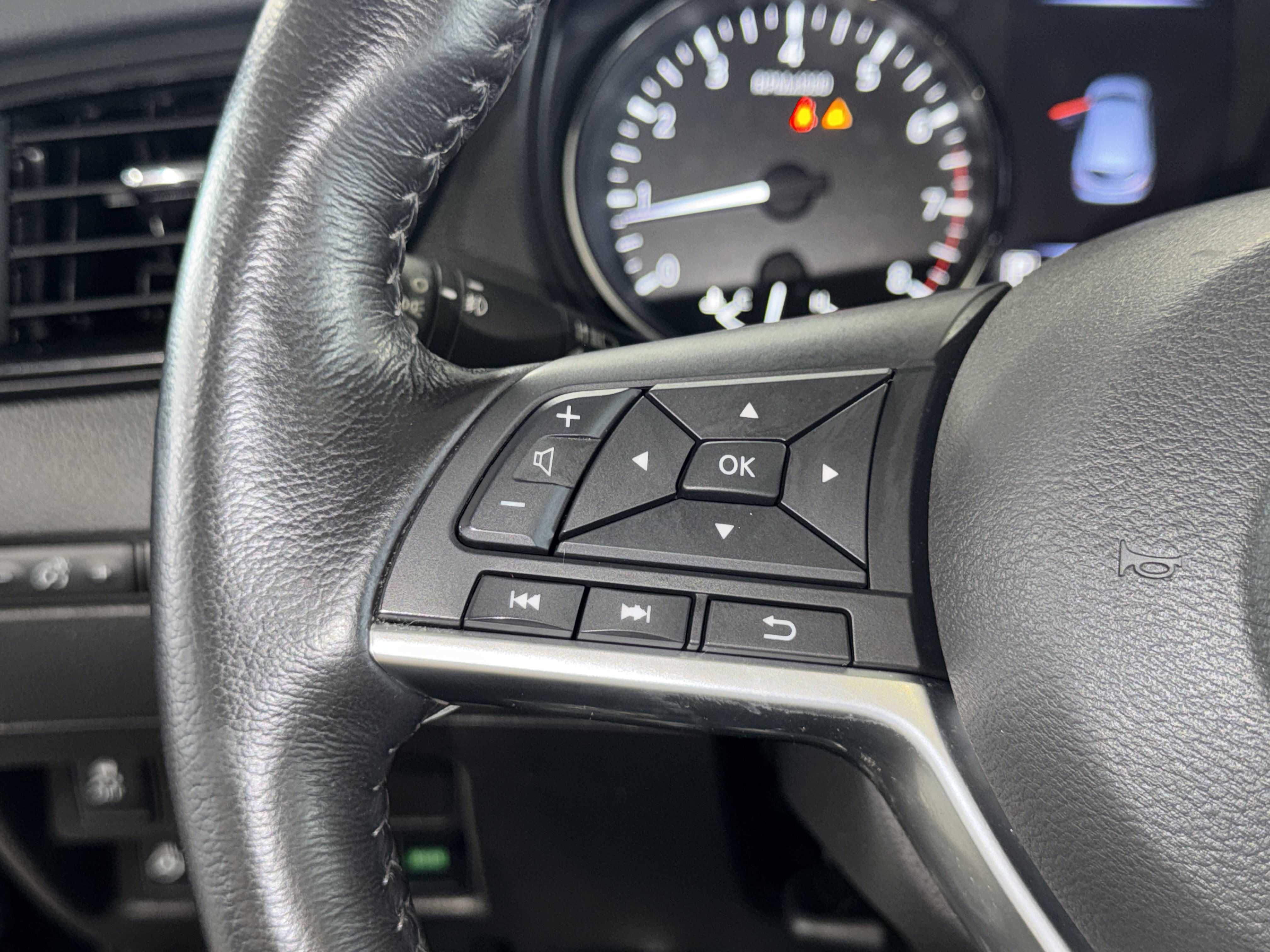 Used 2017 Nissan Rogue Sport SL w/ SL Premium Package image 21