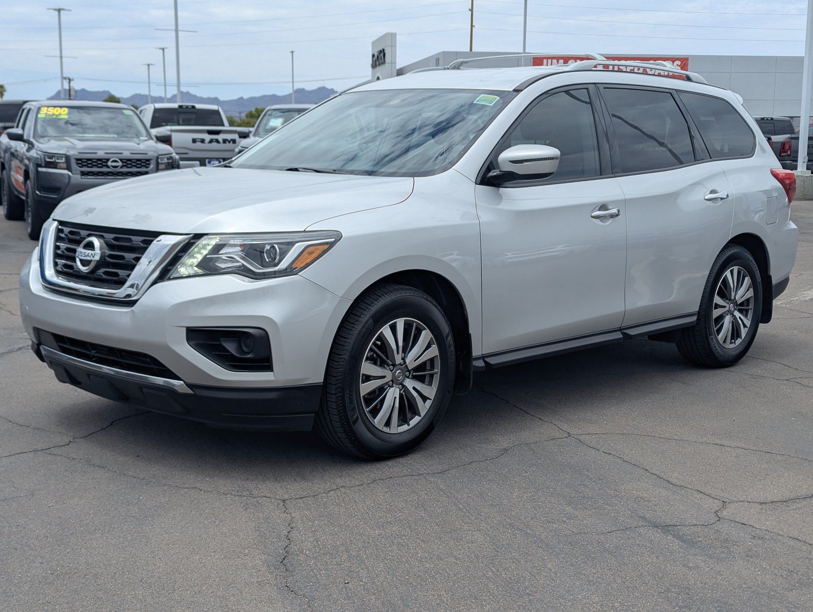 Used 2020 Nissan Pathfinder S FWD image 5