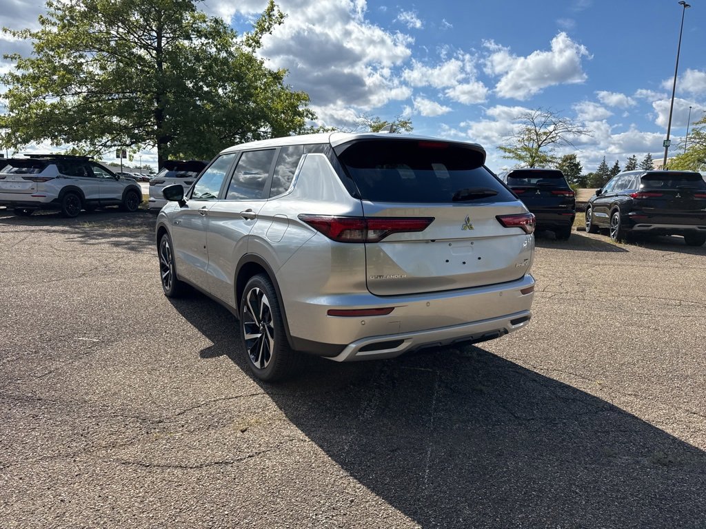 New 2025 Mitsubishi Outlander SE image 9