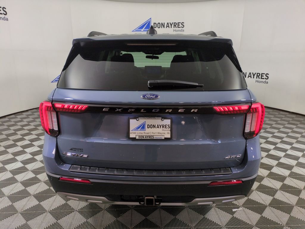 Used 2025 Ford Explorer Active w/ Active Comfort Package AWD/4WD image 4