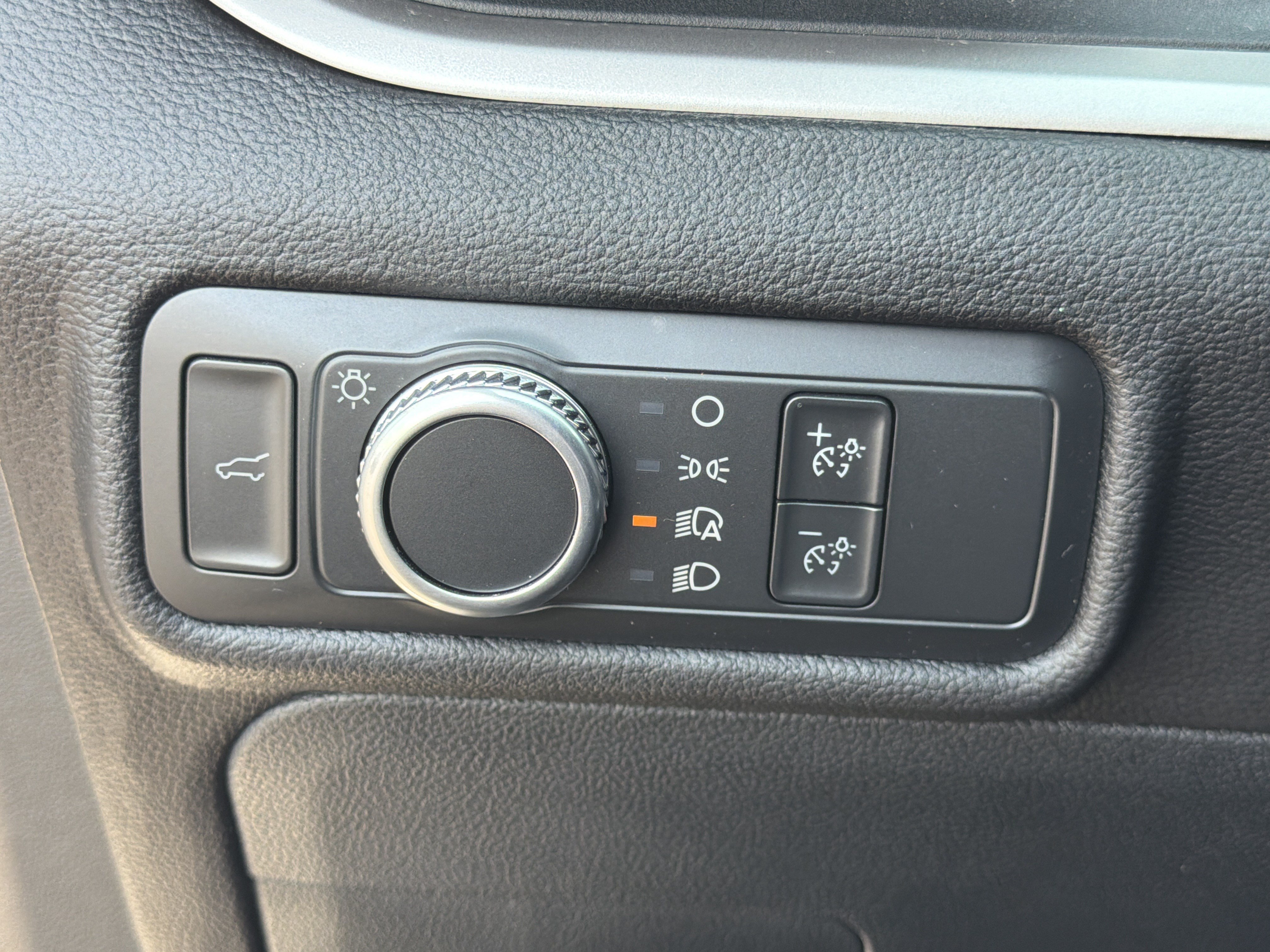 Used 2022 Ford Explorer XLT RWD image 38