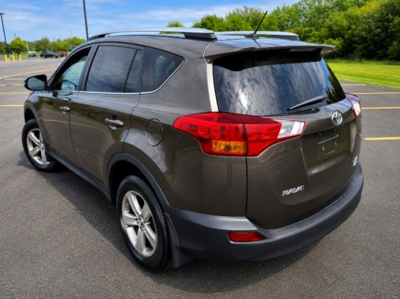 Used 2015 Toyota RAV4 XLE AWD/4WD image 7