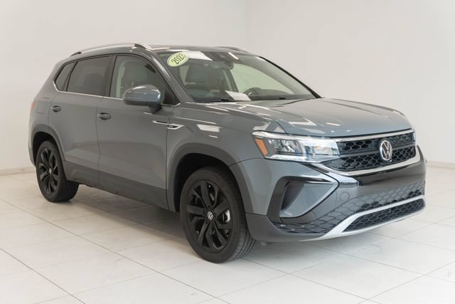 Used 2023 Volkswagen Taos SE w/ Panoramic Sunroof Package FWD image 8