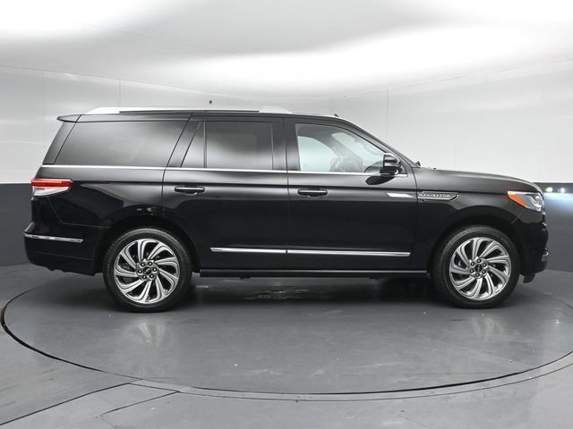 Certified 2023 Lincoln Navigator Reserve AWD/4WD image 8