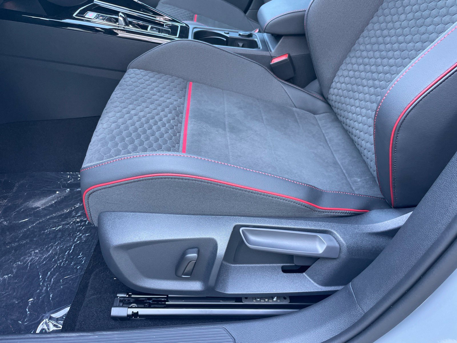 New 2026 Volkswagen GTI SE FWD image 20