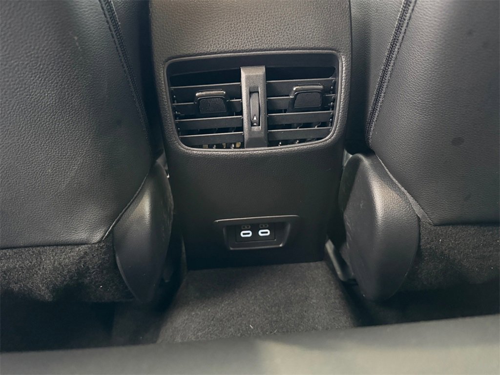 Used 2025 Toyota Corolla Cross XLE image 29