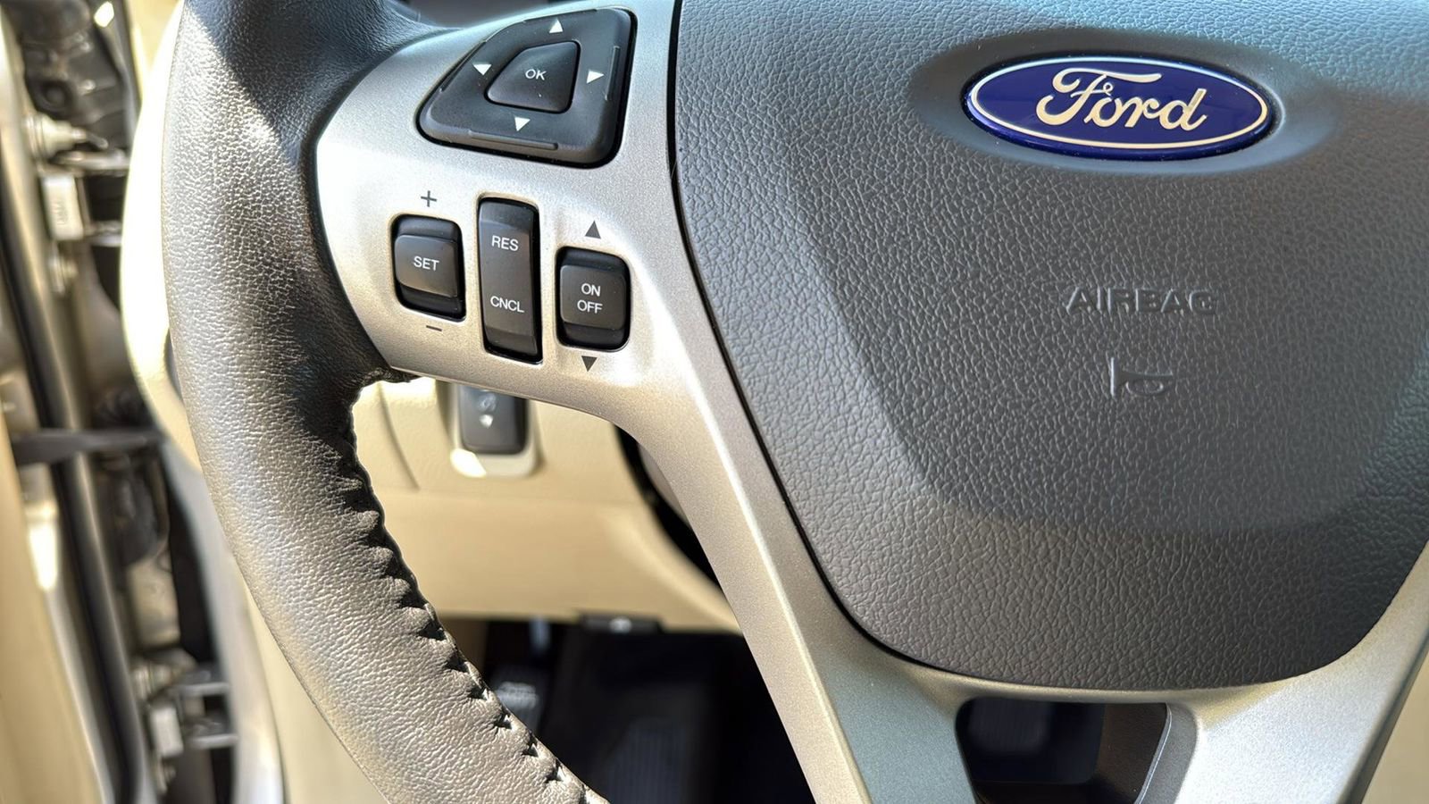 Used 2014 Ford Taurus SEL image 14