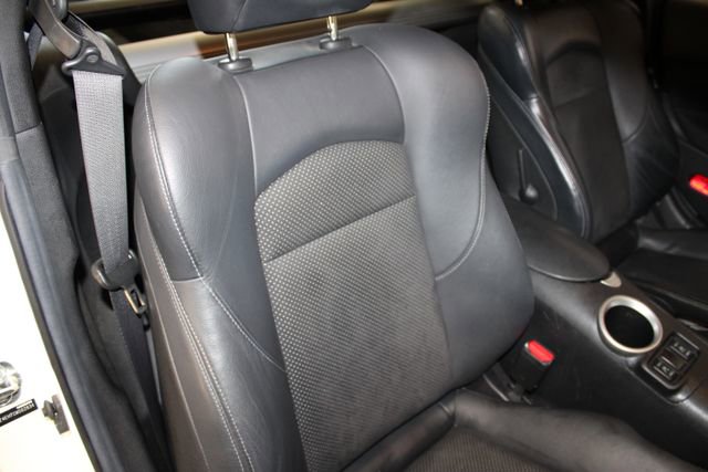 Used 2012 Nissan 370Z Touring RWD image 21