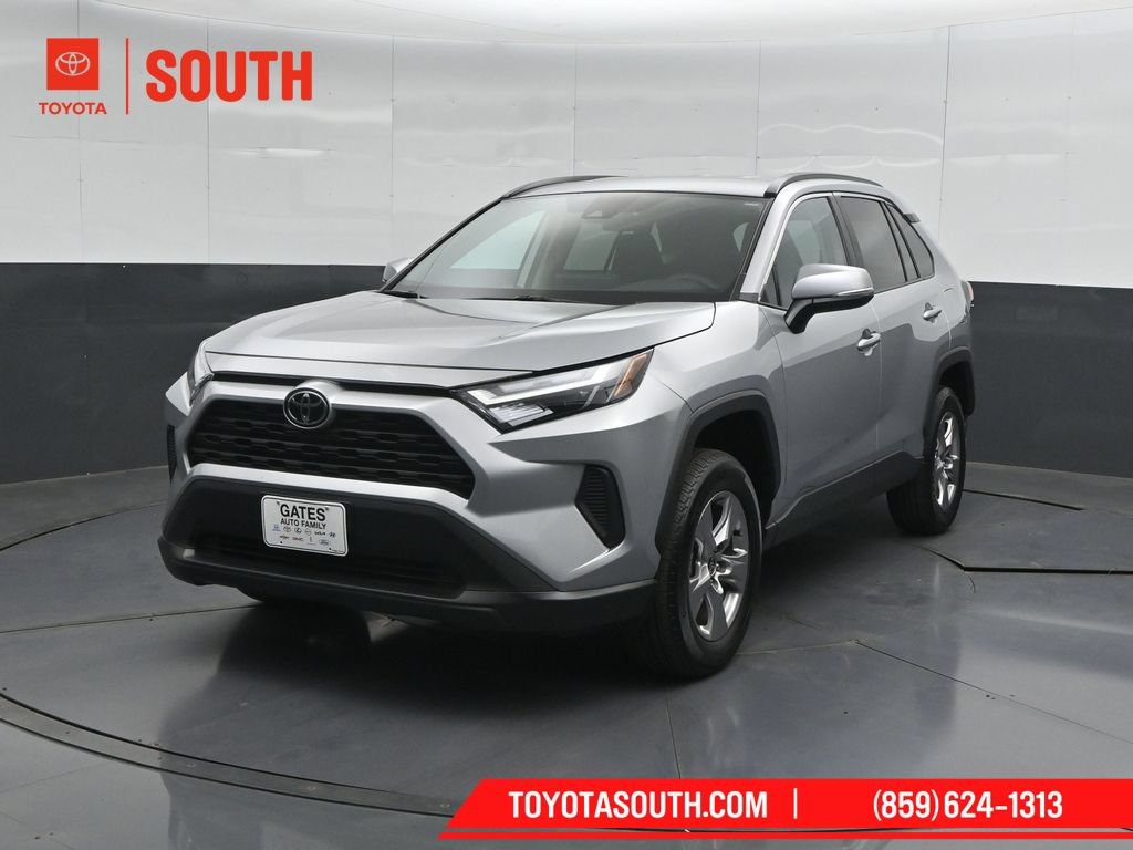 Used 2025 Toyota RAV4 XLE AWD/4WD image 5