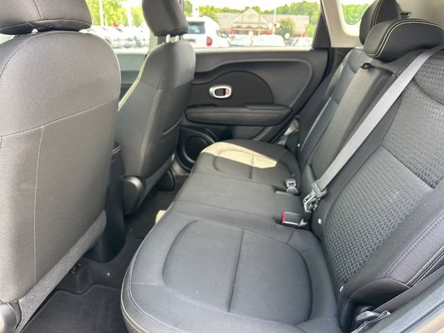 Used 2016 Kia Soul + FWD image 11