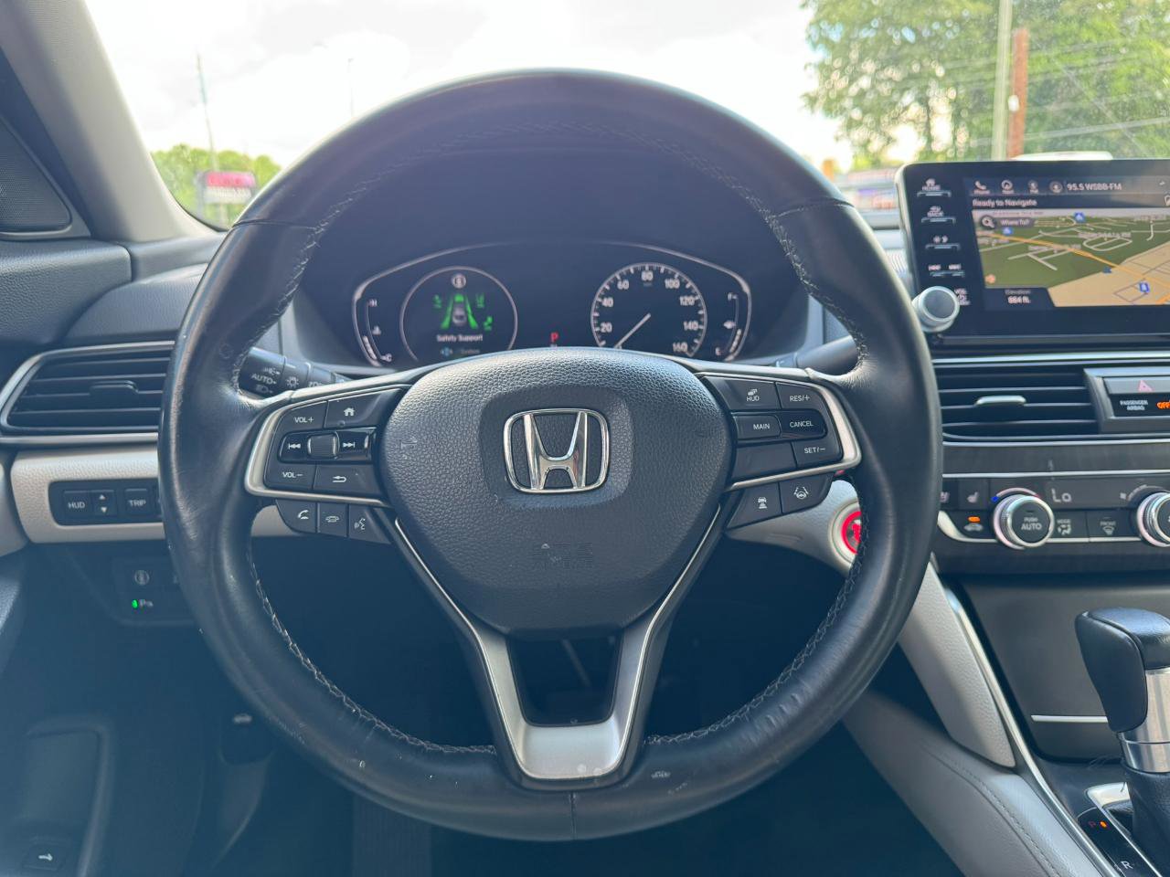 Used 2018 Honda Accord Touring image 17