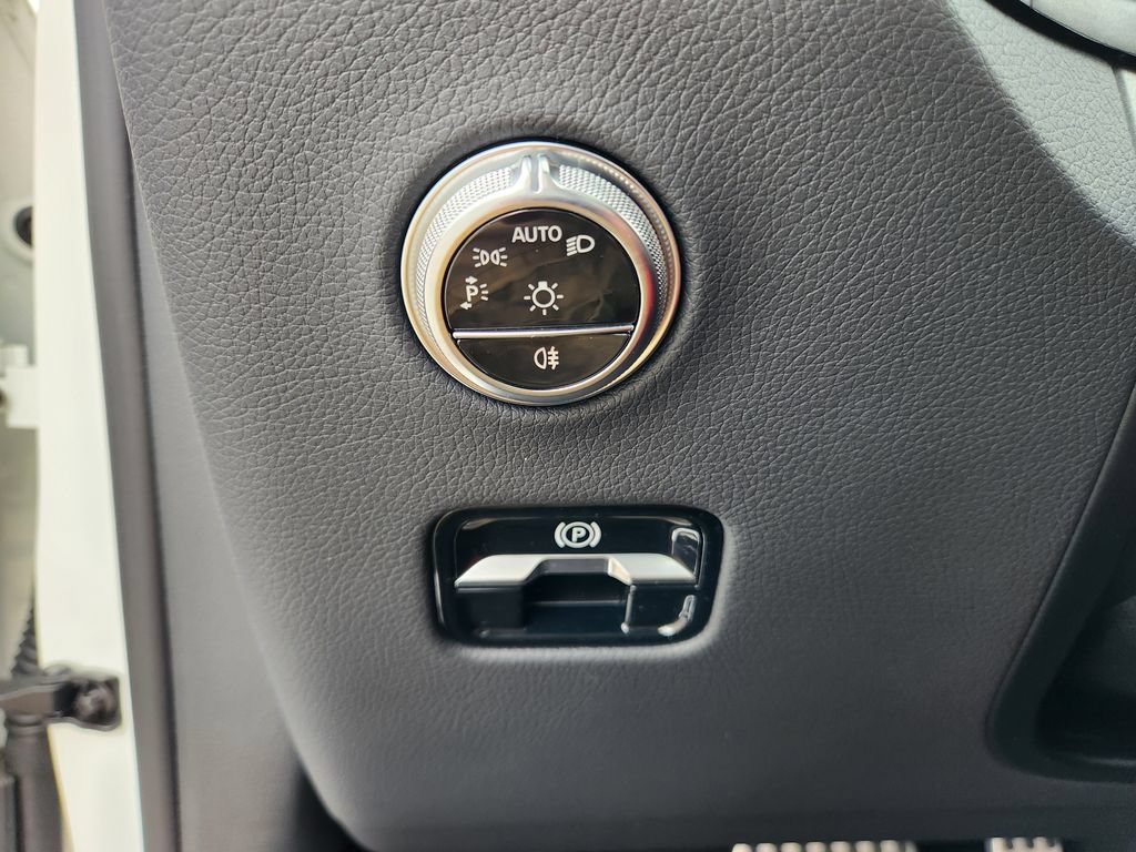 Used 2024 Mercedes-Benz GLC 300 4MATIC image 21