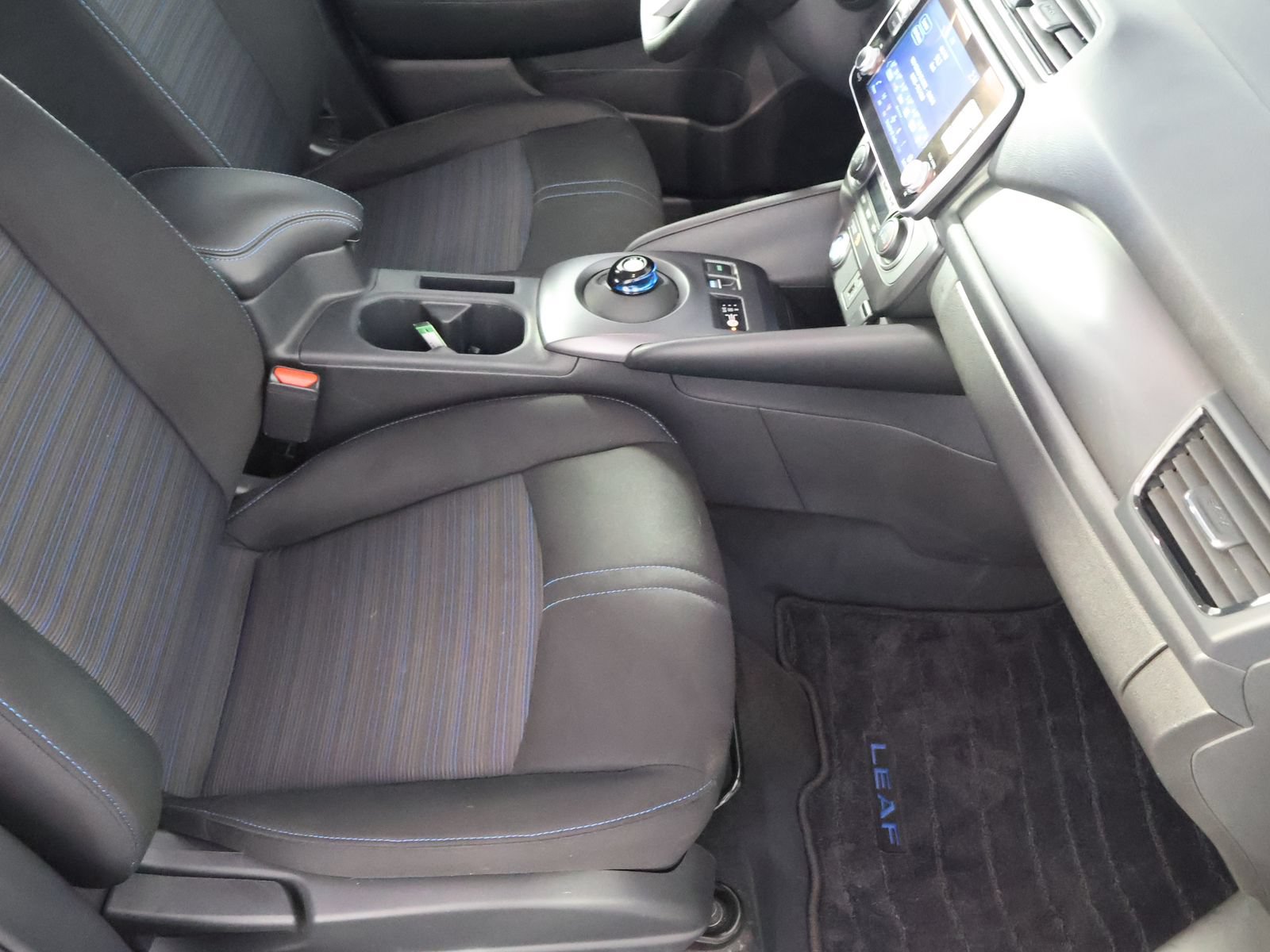 Used 2025 Nissan Leaf S FWD image 48