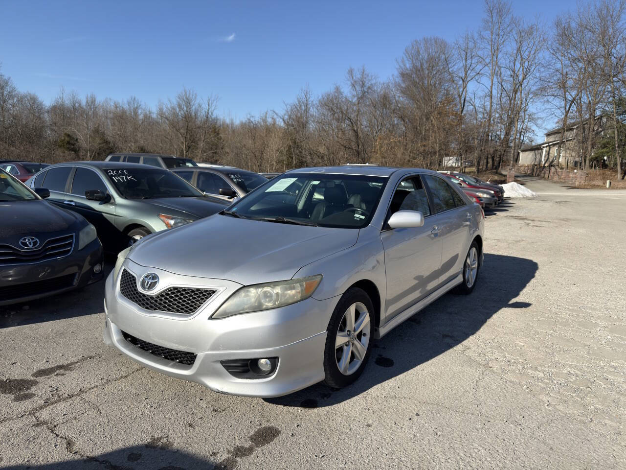 Used 2011 Toyota Camry SE w/ SE Extra-Value Pkg #1 FWD image 2