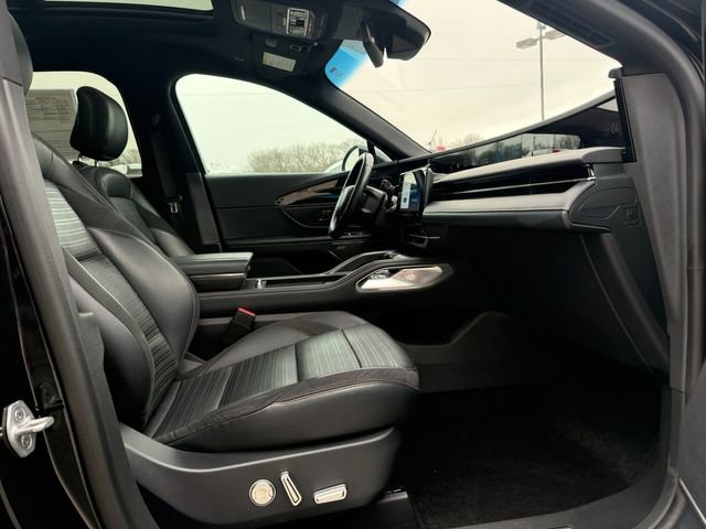 Used 2024 Lincoln Nautilus Reserve w/ Equipment Group 202A image 9