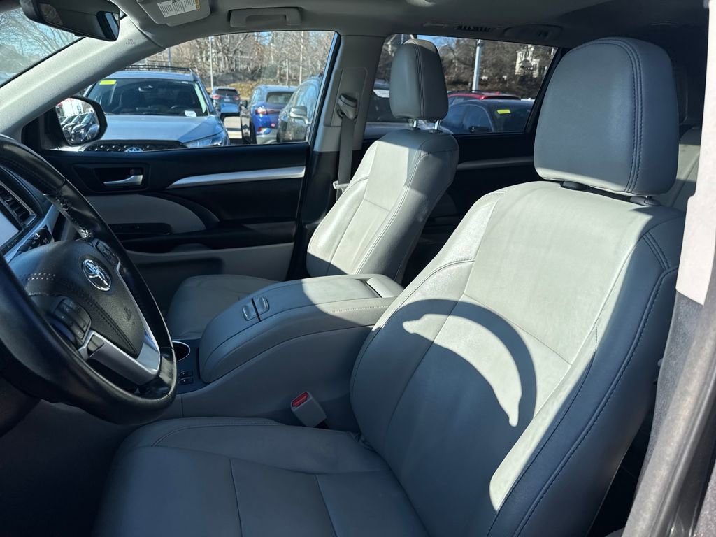 Used 2018 Toyota Highlander XLE image 17