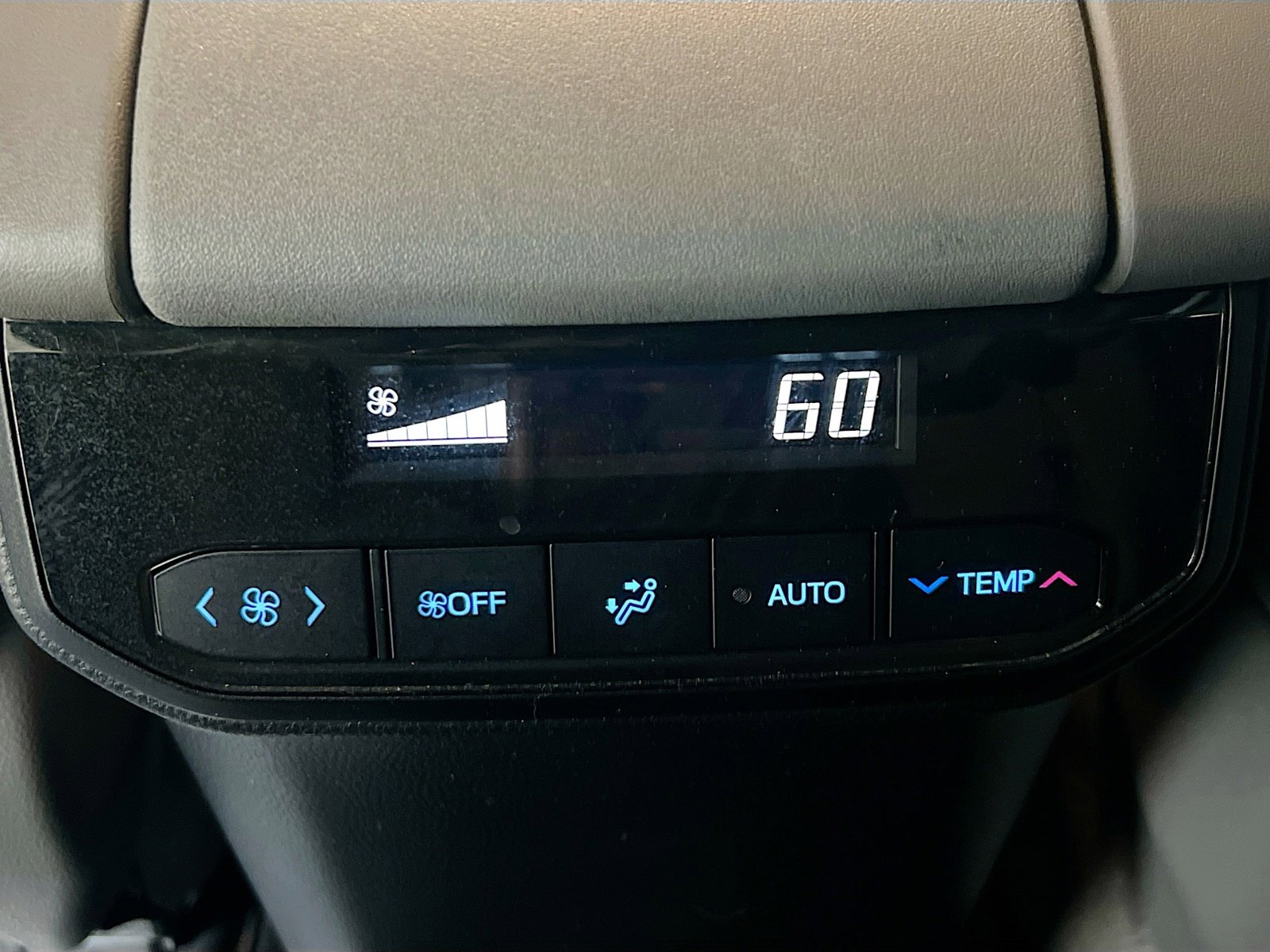 Used 2022 Toyota Highlander XLE image 19