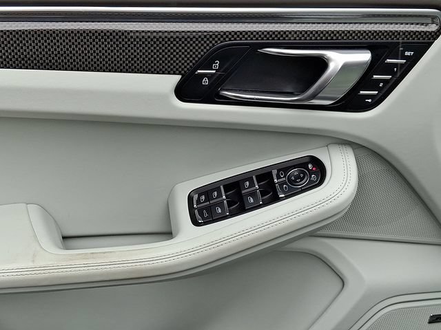 Certified 2021 Porsche Macan Turbo AWD/4WD image 16