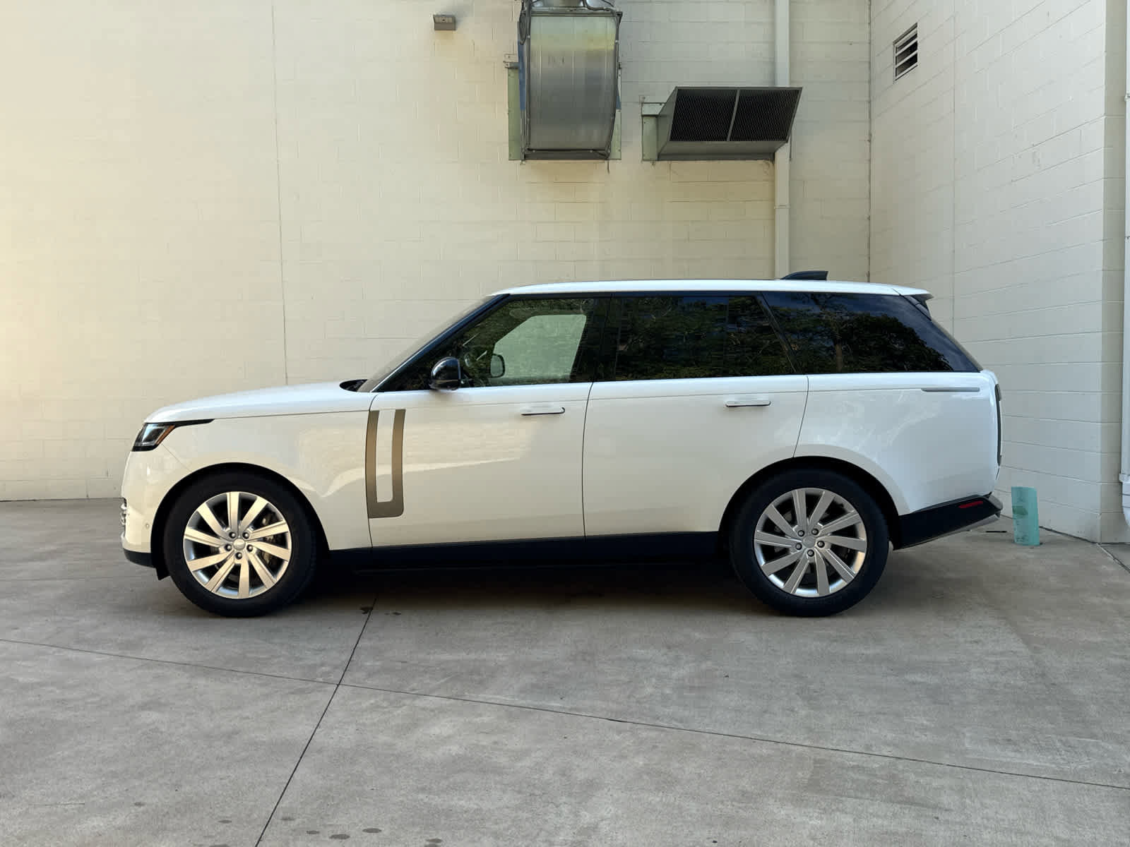 Certified 2023 Land Rover Range Rover SE image 5