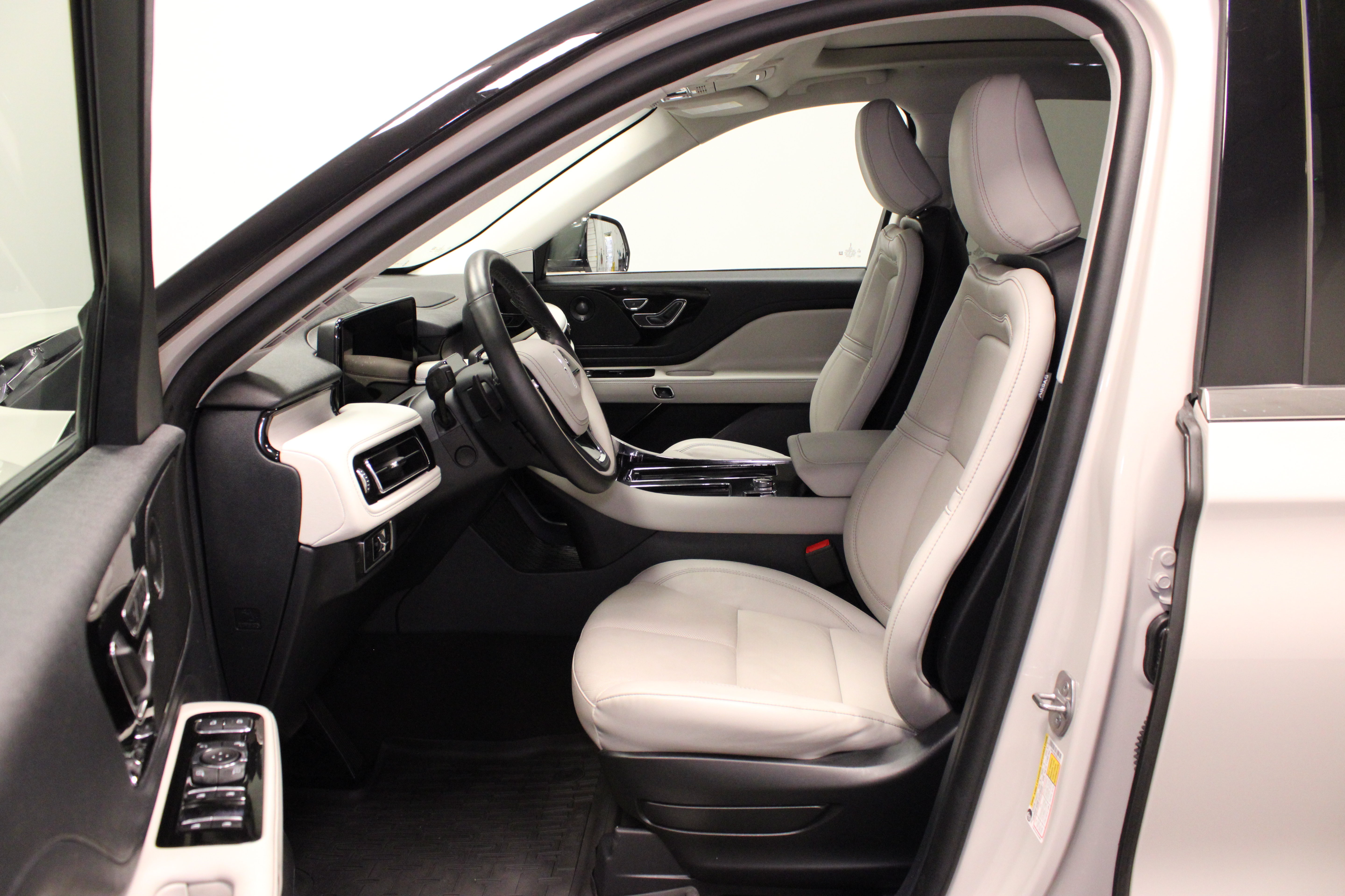Used 2025 Lincoln Aviator Reserve w/ Illumination Package RWD image 19