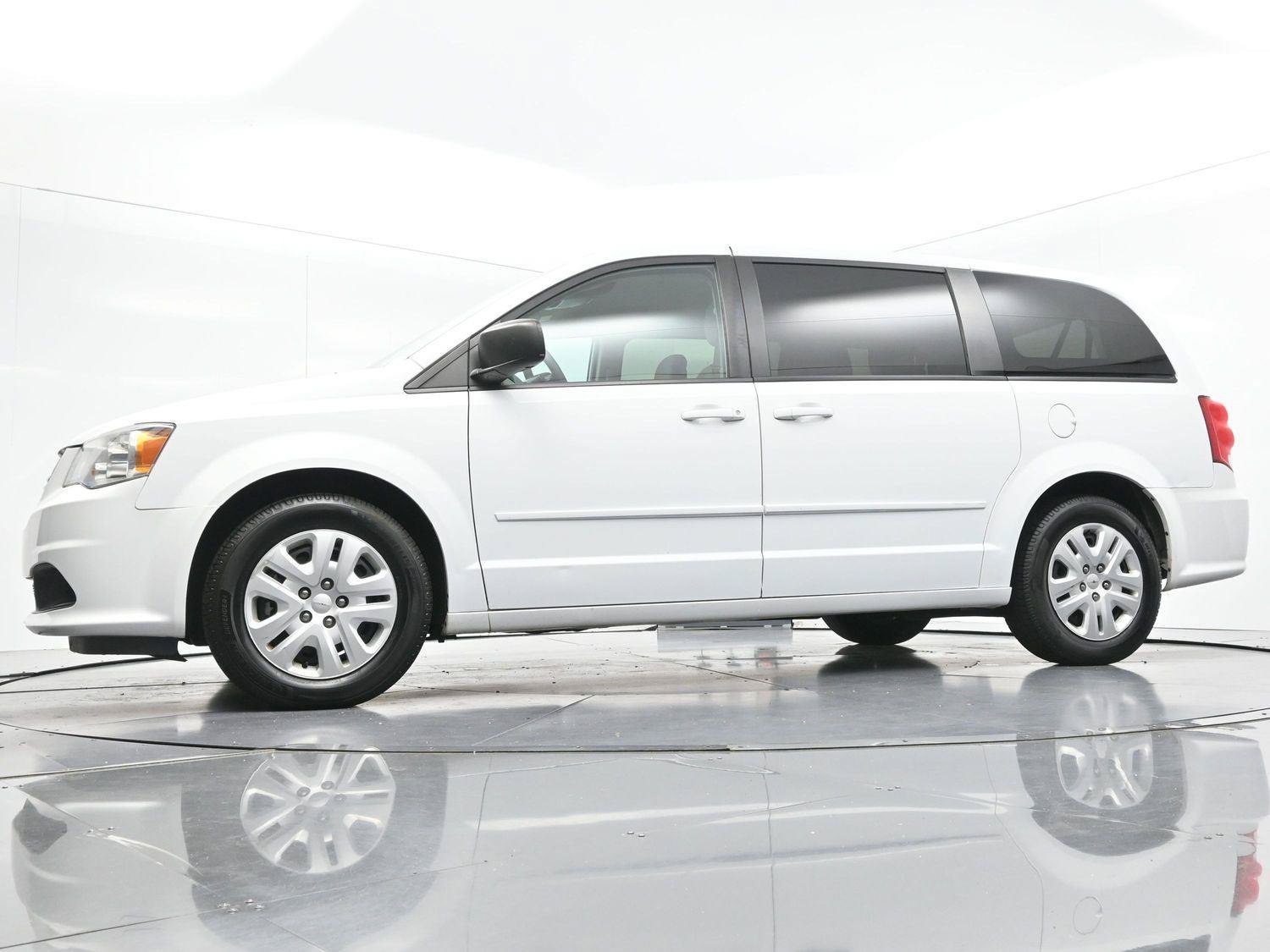Used 2017 Dodge Grand Caravan SE FWD image 37