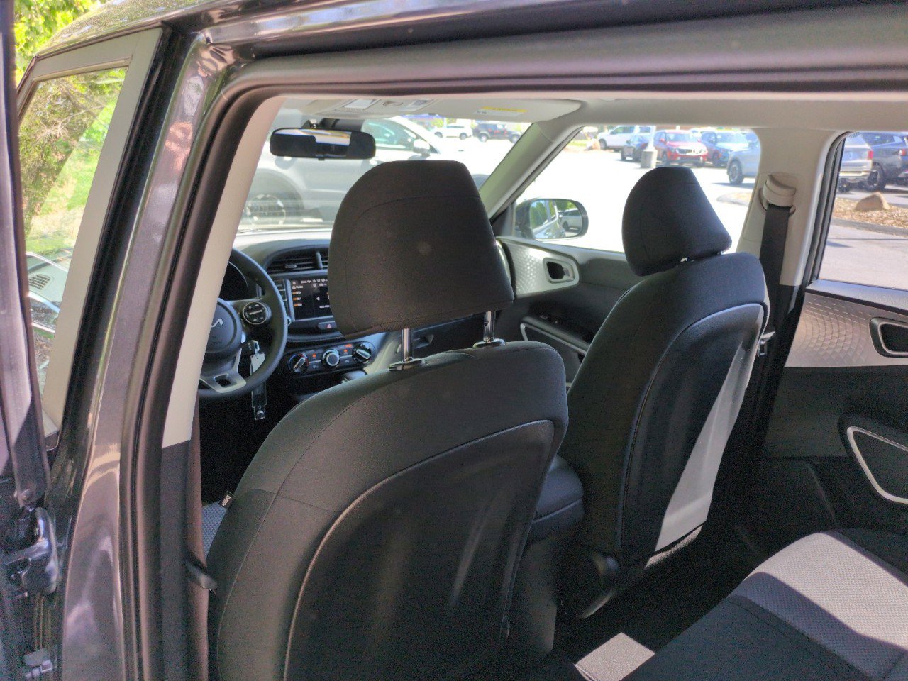 New 2025 Kia Soul LX w/ LX Technology Package FWD image 34