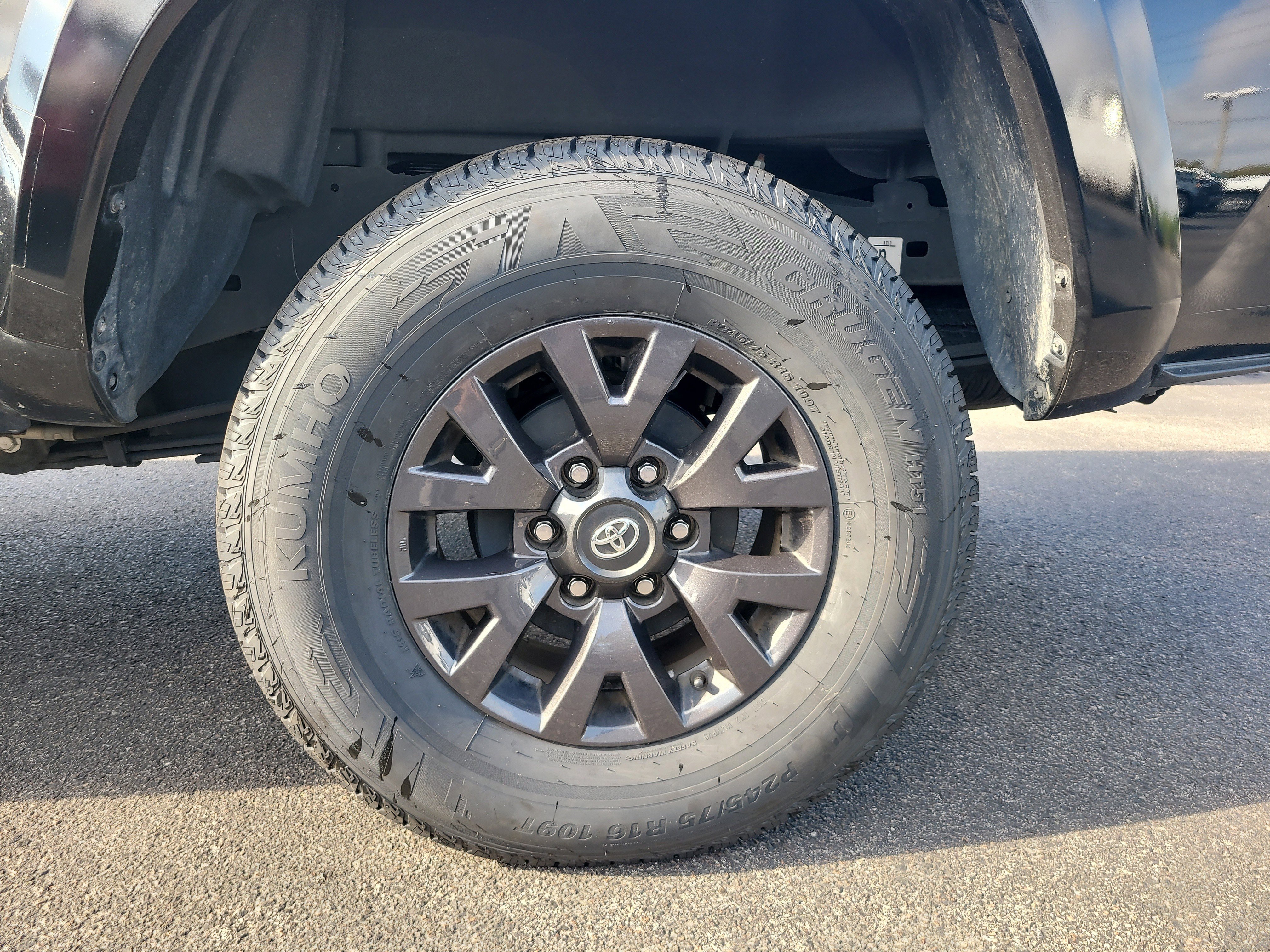 Used 2023 Toyota Tacoma SR5 w/ Technology Package AWD/4WD image 9