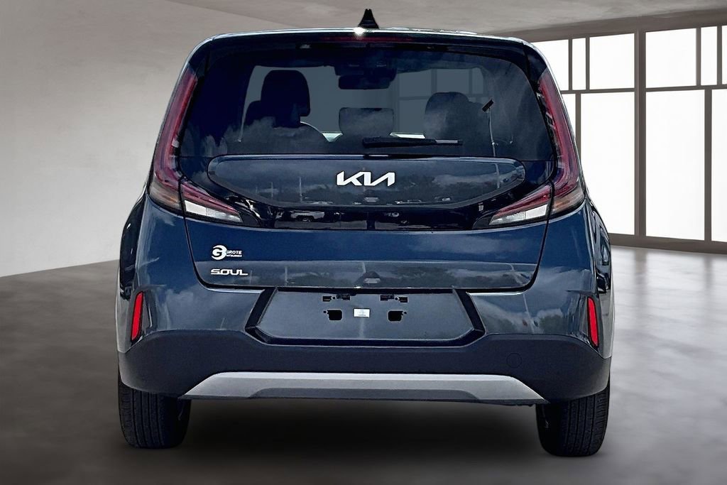 Used 2025 Kia Soul LX w/ LX Technology Package FWD image 6
