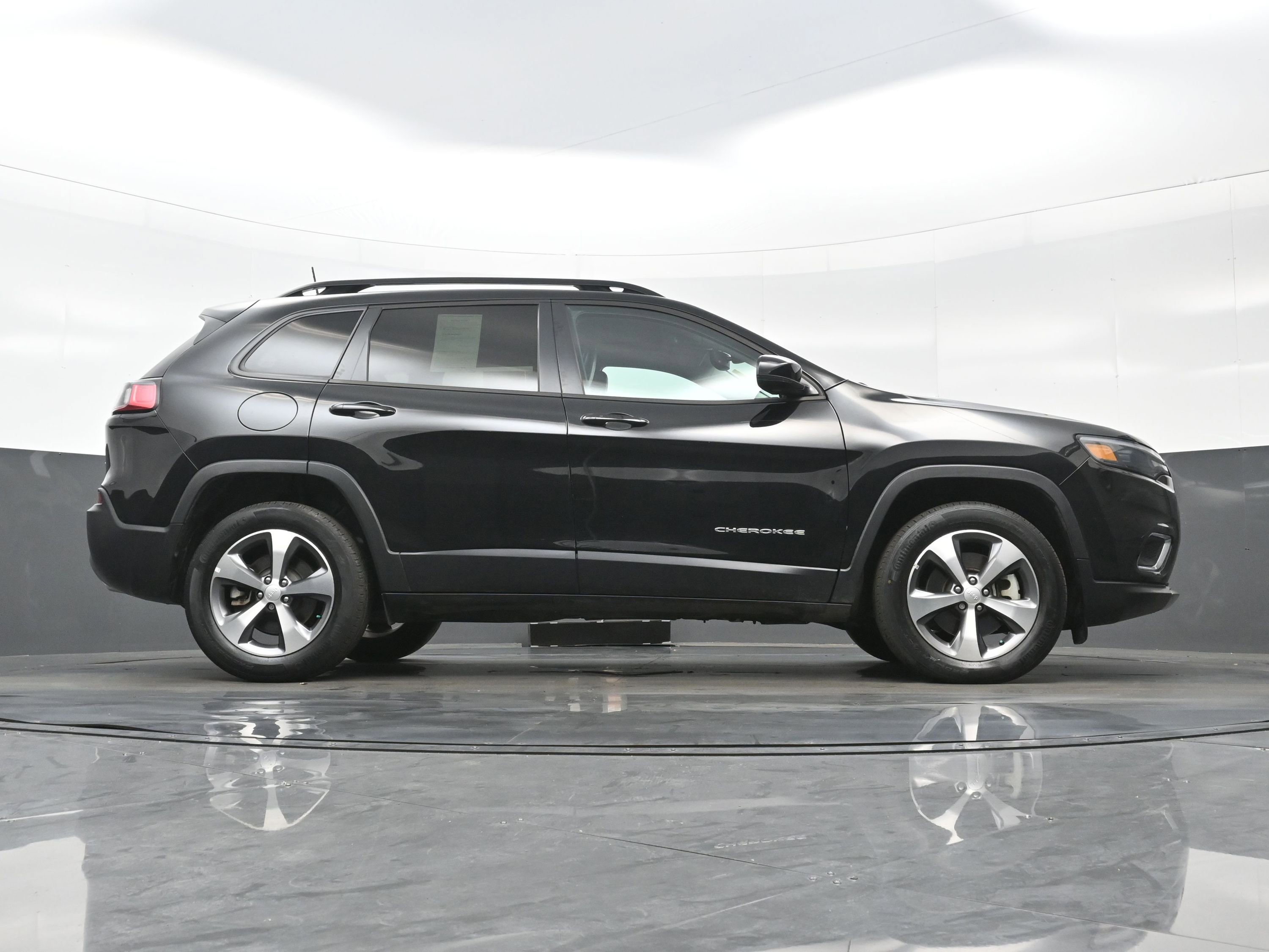 Used 2022 Jeep Cherokee Limited image 33
