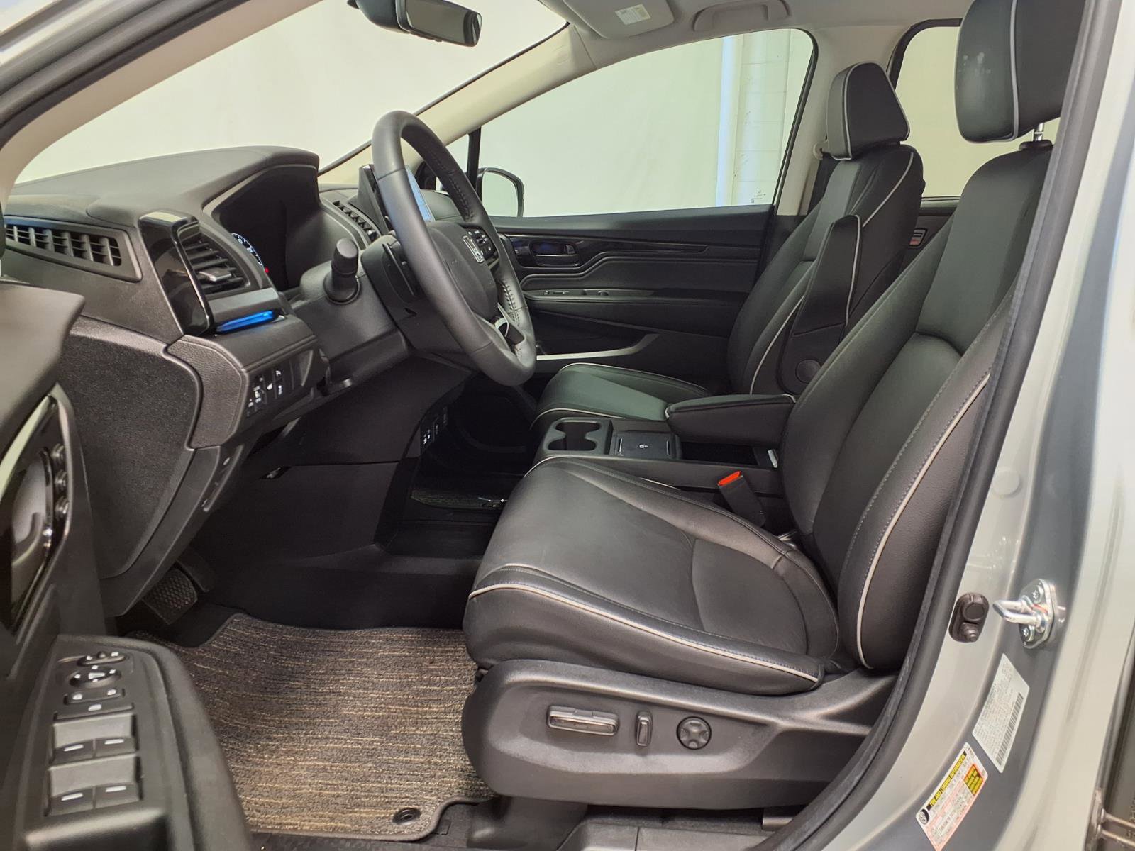 Used 2025 Honda Odyssey Touring image 25