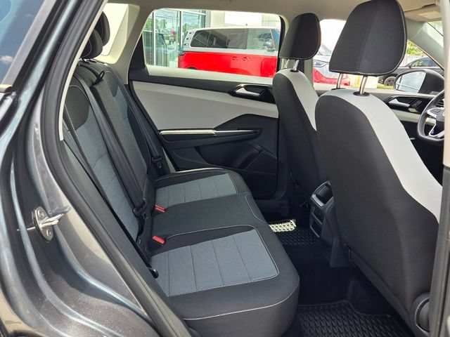 Used 2025 Volkswagen Taos S FWD image 15