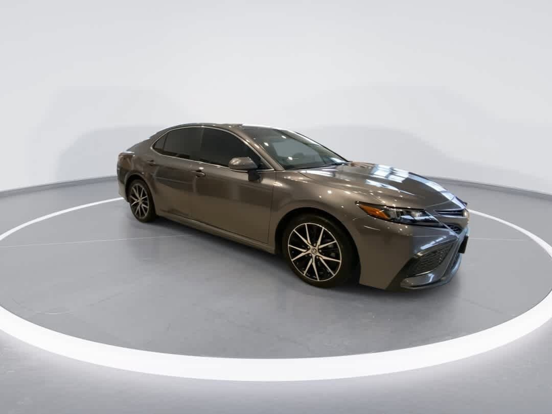 Used 2023 Toyota Camry SE w/ Blackout Package (TMS) AWD/4WD image 2