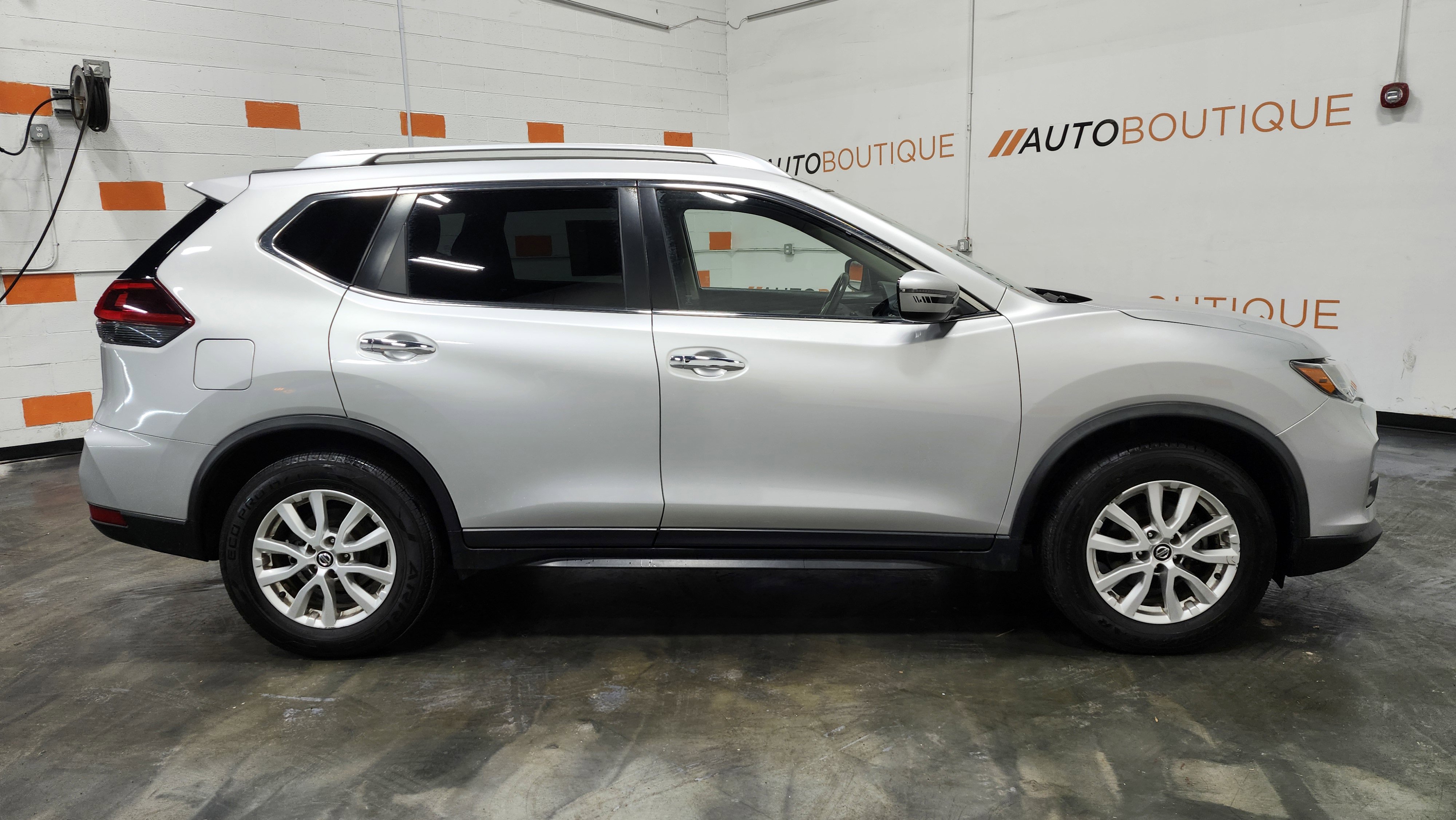 Used 2020 Nissan Rogue SV image 18