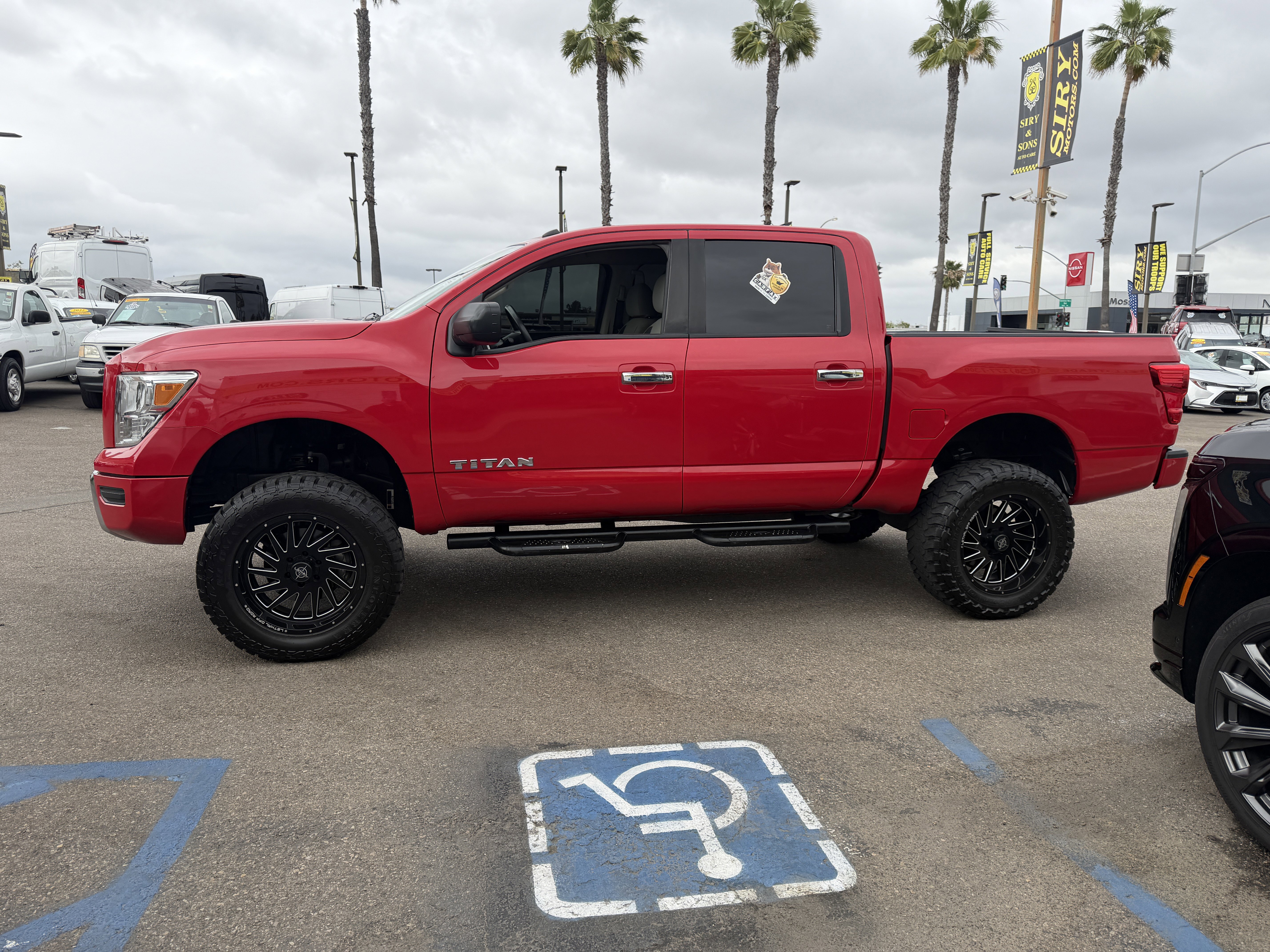 Used 2021 Nissan Titan SV w/ Accessory Utility Package image 6